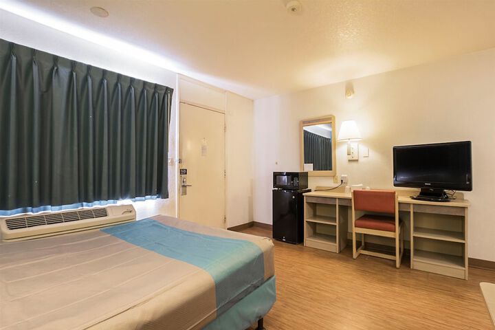 Room 15 of 36
