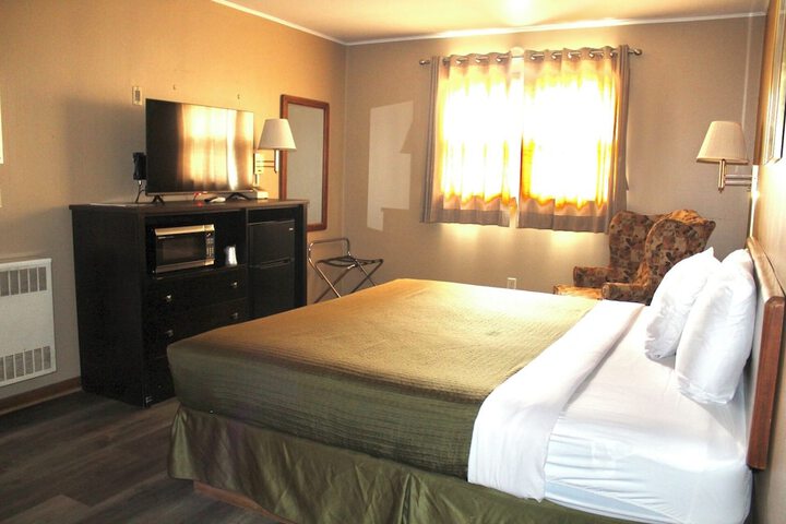 Colonial Inn Dyersville