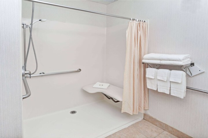 Red Lion Inn & Suites Elk Grove Village