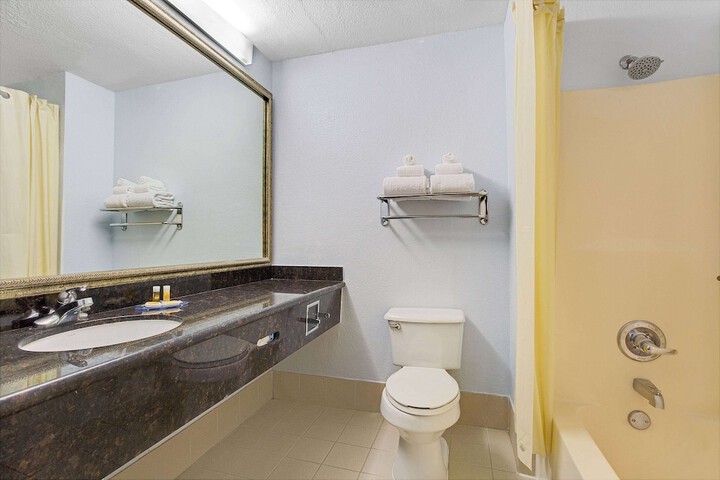 Days Inn by Wyndham Dallas Garland West