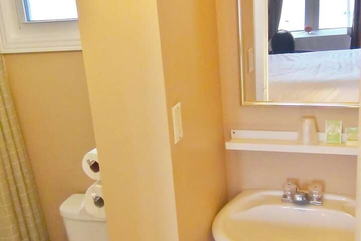 Room 8 of 12