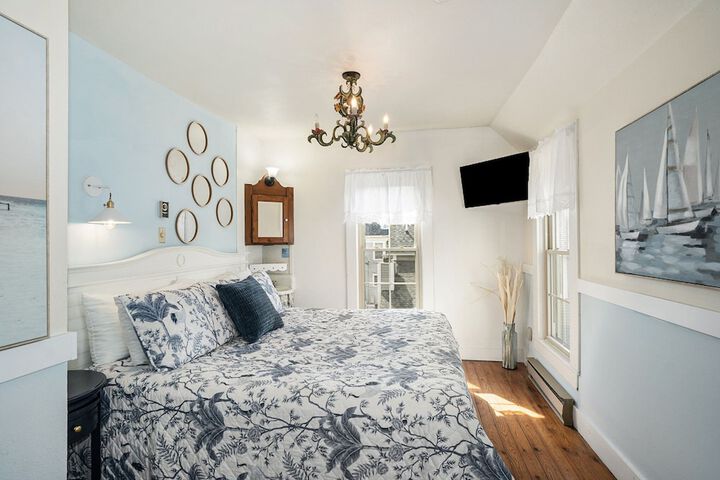 Room 105 of 128