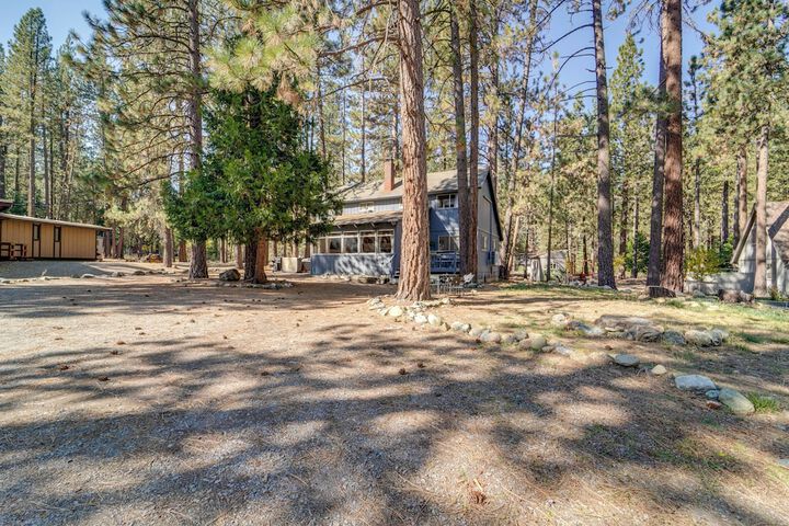 Graeagle Vacation Rental Cabin w / Game Room!