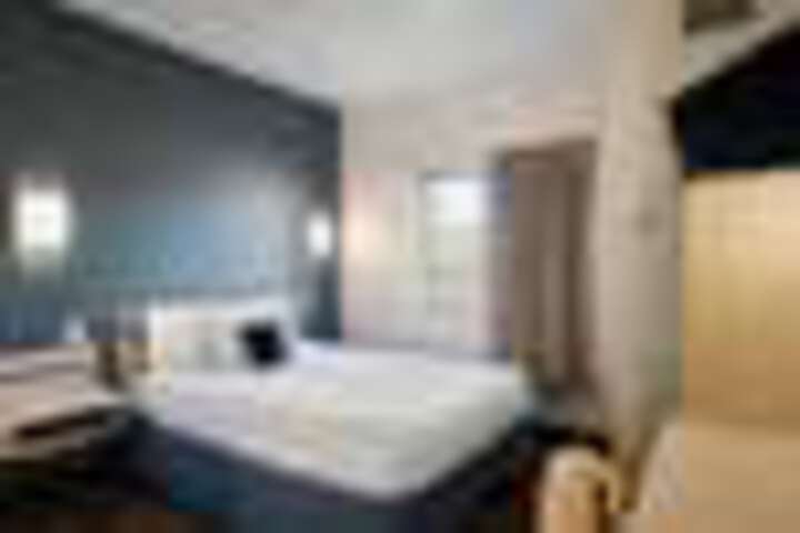 Room 51 of 112