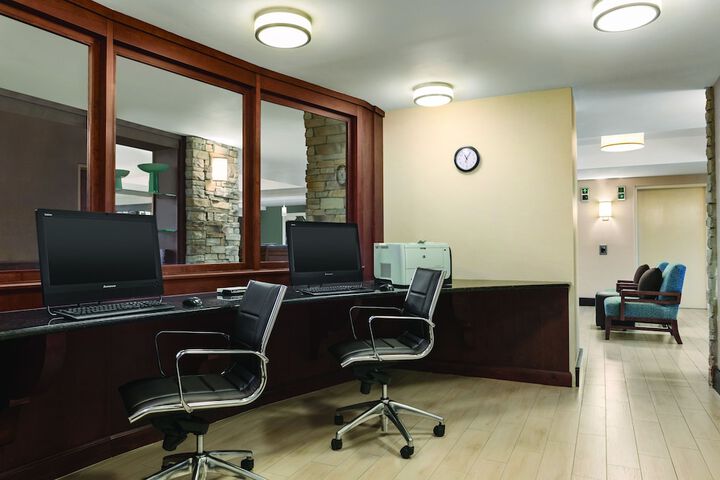 Business Center 37 of 37