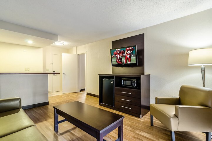 Red Roof Inn PLUS+ Wichita East