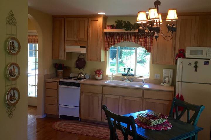 Romantic Rogue River Cottage Near Del Rio Winery