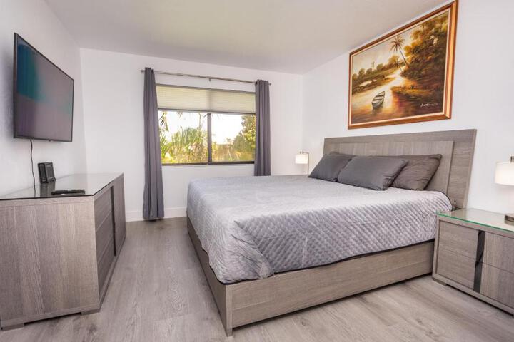 Bass & Sun Condominium 2 / 2 Bedroom