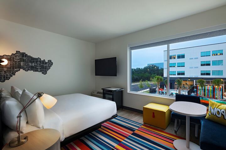 Room 13 of 29