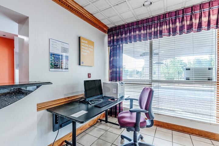 Business Center 33 of 35