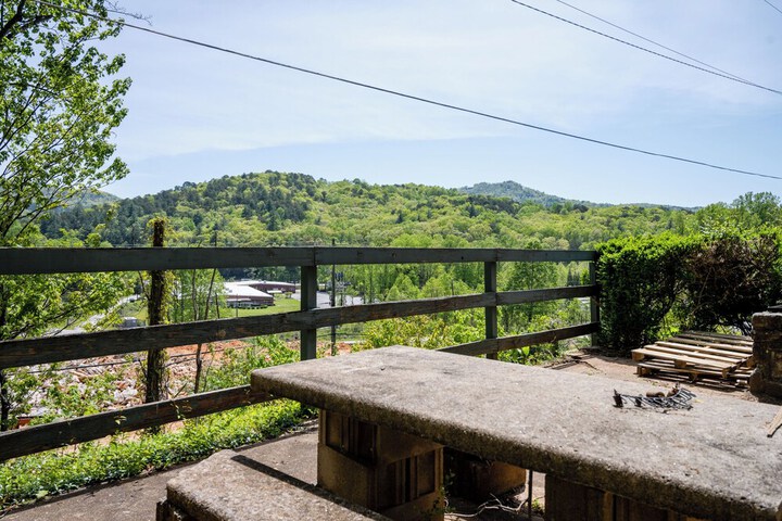 Mountain Aire Cottages Inn & Glamping
