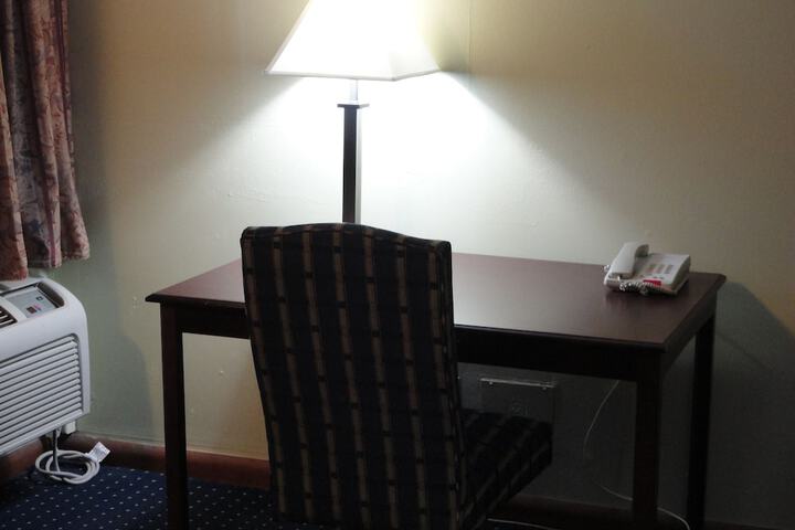 Room 14 of 28