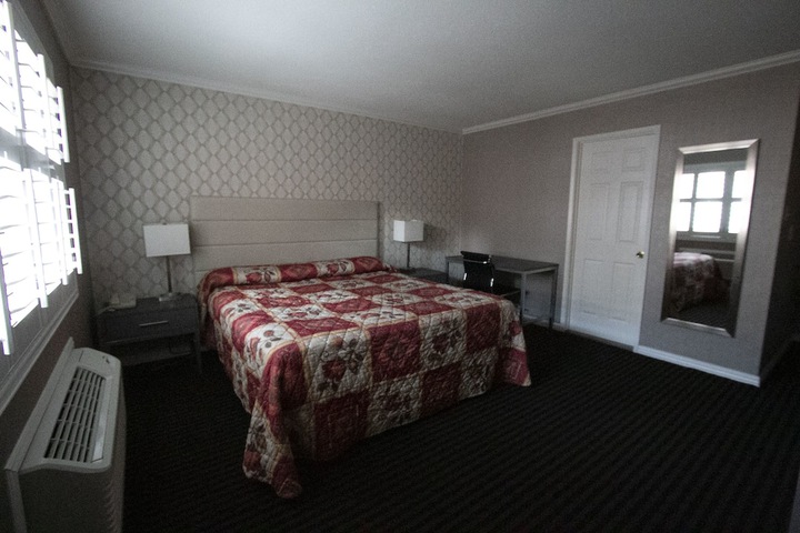 Room 16 of 34
