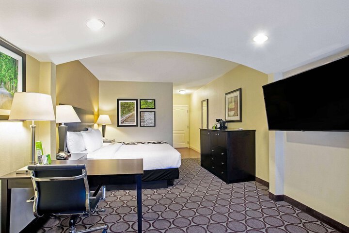 Room 15 of 37