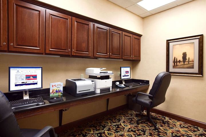 Business Center 45 of 47