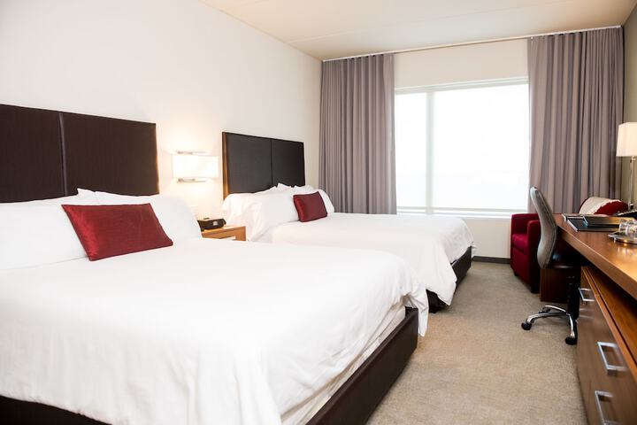 I Hotel & Illinois Conference Center