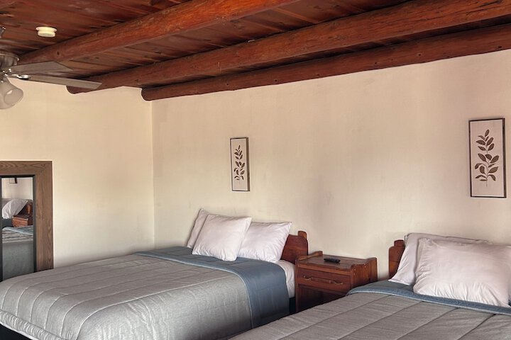 Room 6 of 10