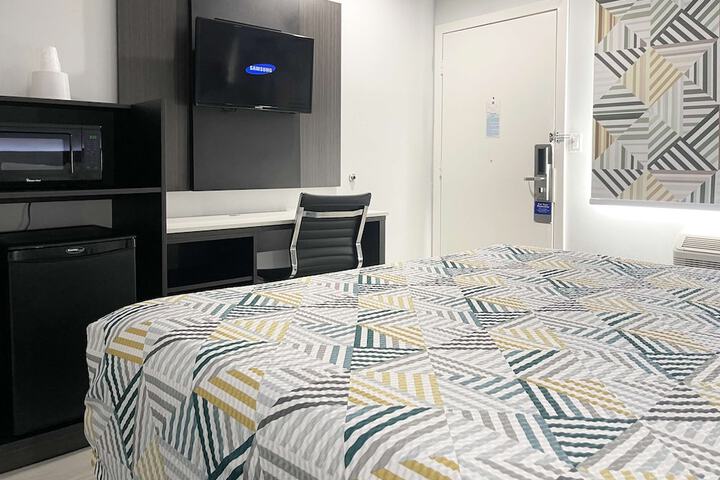Room 11 of 23