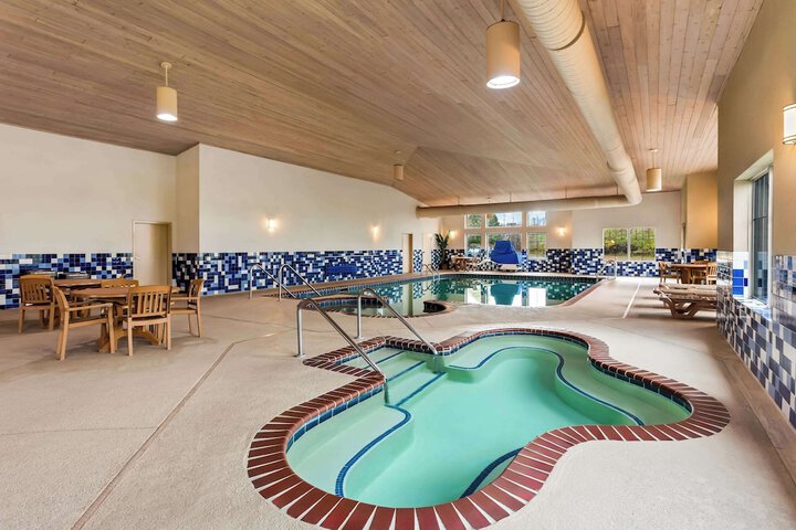 Country Inn & Suites by Radisson Portage, IN