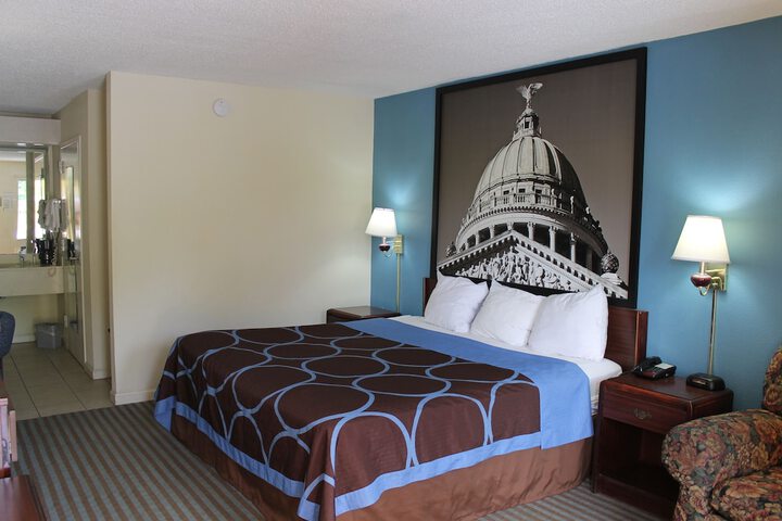 Room 7 of 25