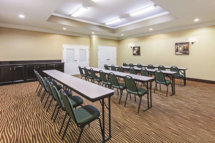La Quinta Inn & Suites by Wyndham Pearland - Houston South