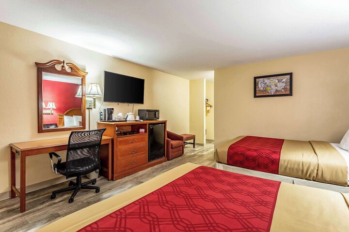 Econo Lodge Inn & Suites Santa Rosa