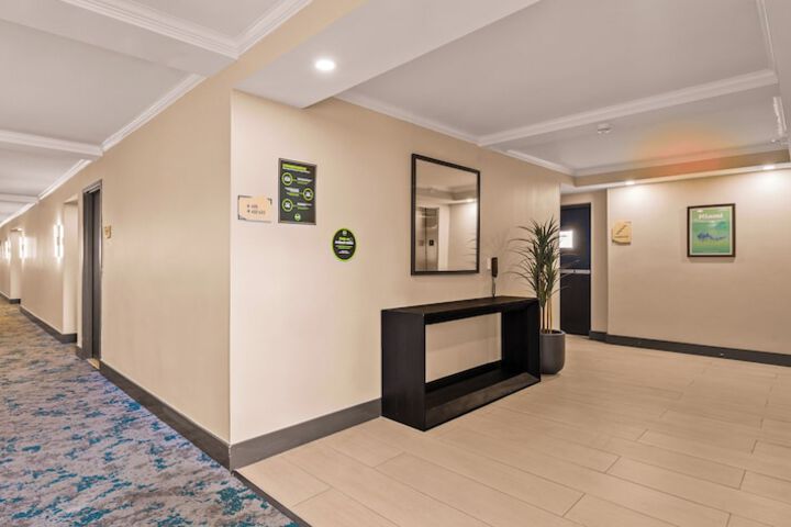 B & B Hotel Miami Airport