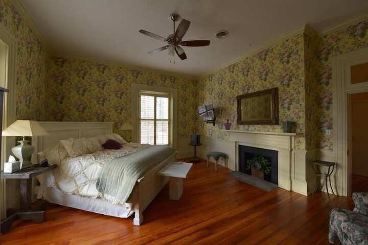 Room 13 of 20