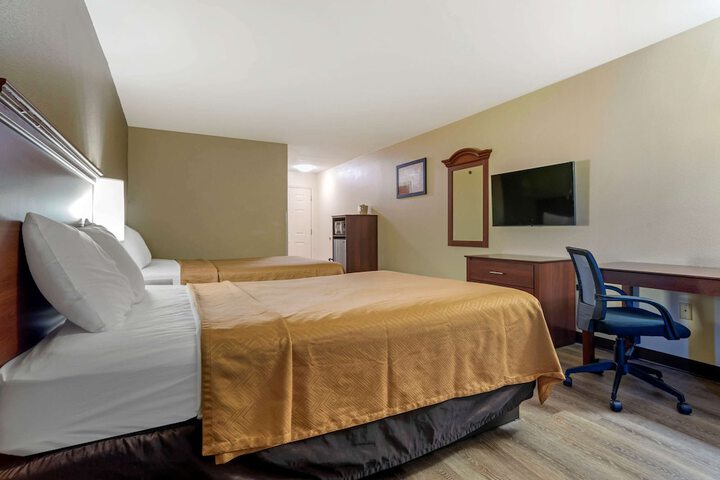 Room 7 of 32