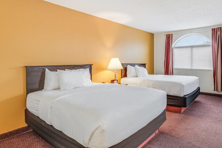 Econo Lodge Whitehall near Michigans Adventure