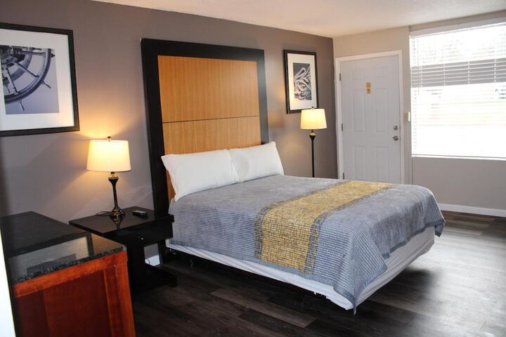 Room 8 of 35