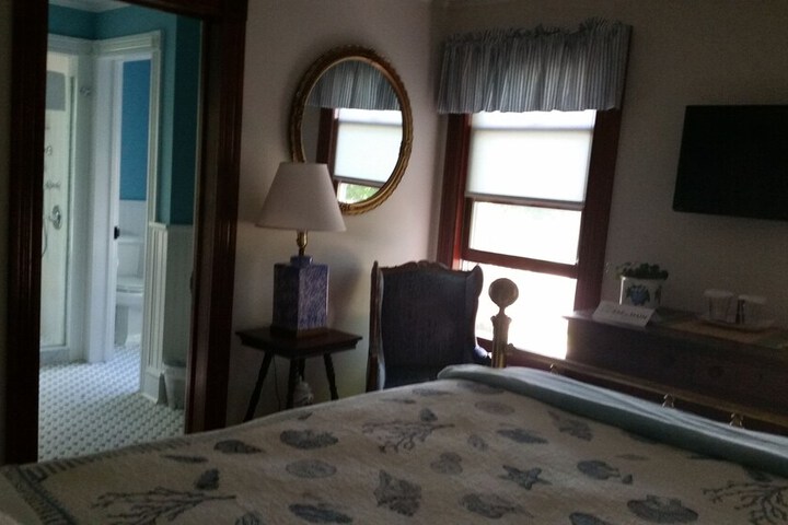 Room 10 of 29