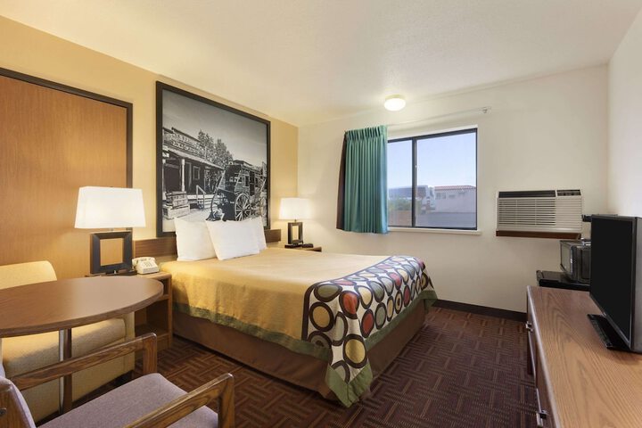 Room 11 of 14