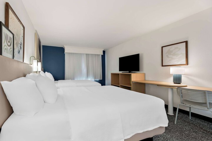 Spark by Hilton Tupelo