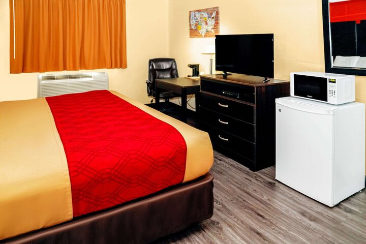 Room 7 of 8