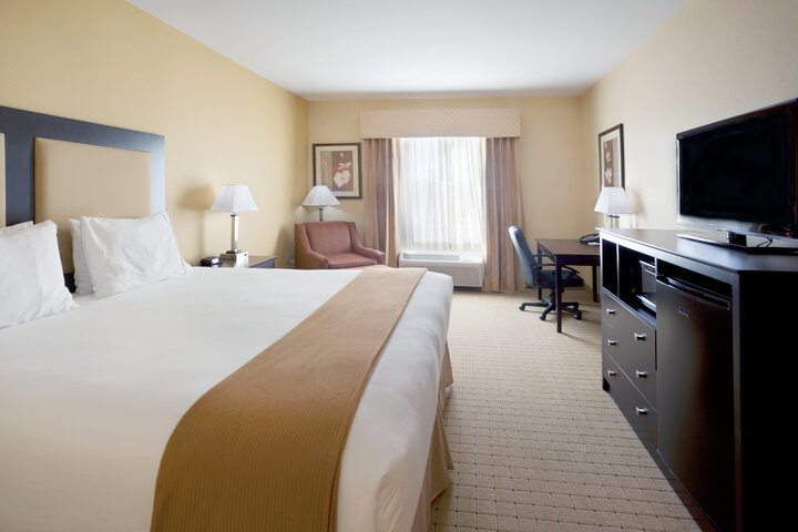 Room 8 of 34