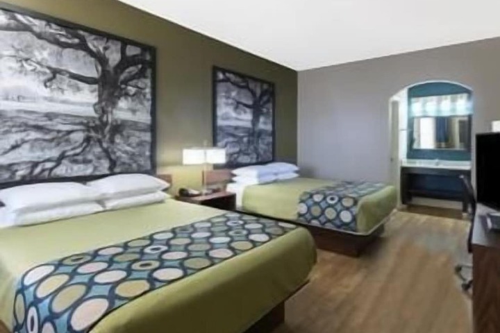 Room 8 of 18