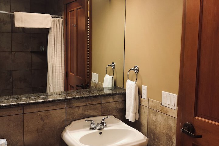 Heathman Lodge