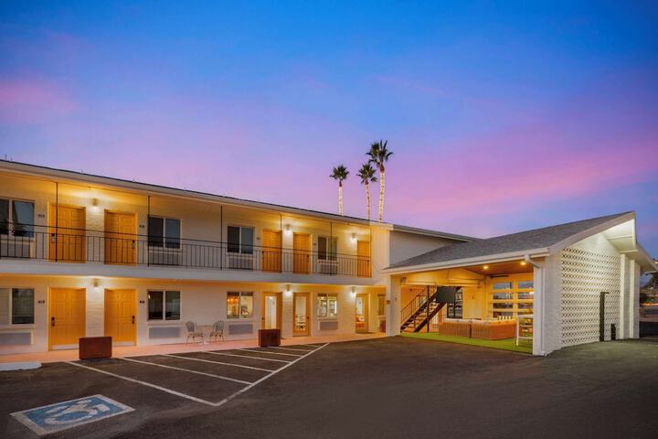 Hotel 5 of 35