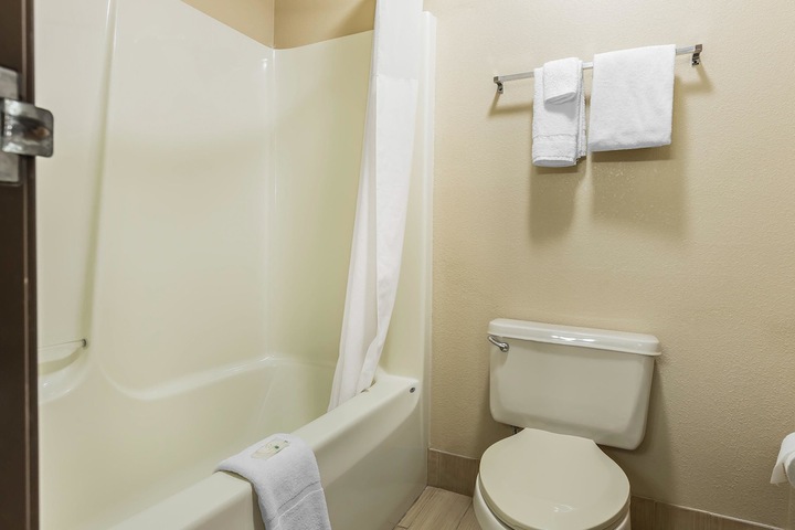 Room 6 of 28