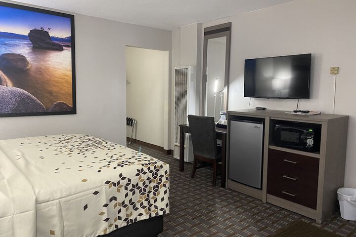 Room 8 of 30