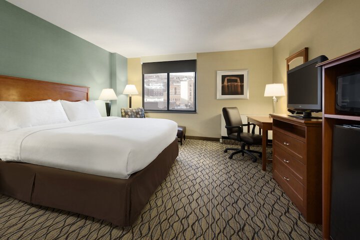 Holiday Inn & Suites Duluth Downtown by IHG