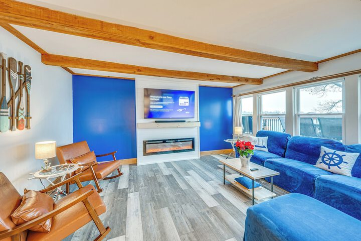 Waterfront Fox Lake Vacation Rental w / Fire Pit!