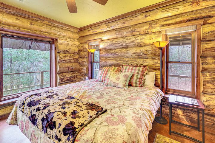 Fish Boat & Hike: Pet-friendly Cabin in Arkansas
