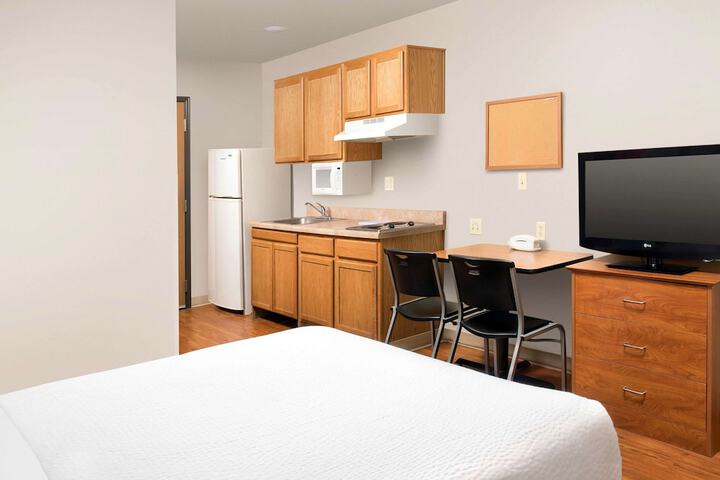 Room 4 of 18