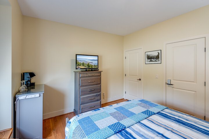 Room 16 of 27