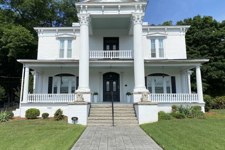 Chez Lindsey Bed & Breakfast