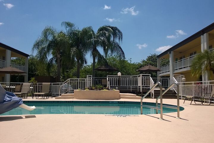 Super 8 by Wyndham Ellenton Bradenton Area
