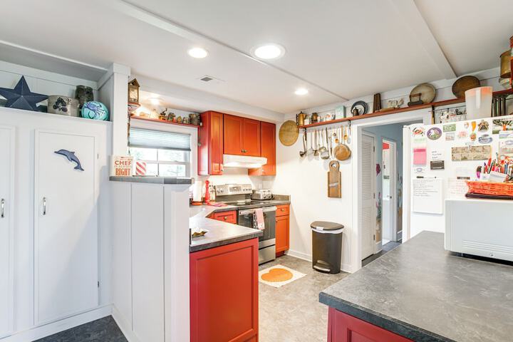 Waterfront Maryland Retreat w / Dock & Bay View!