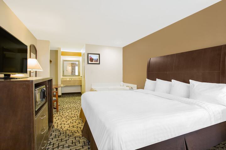 Room 9 of 18